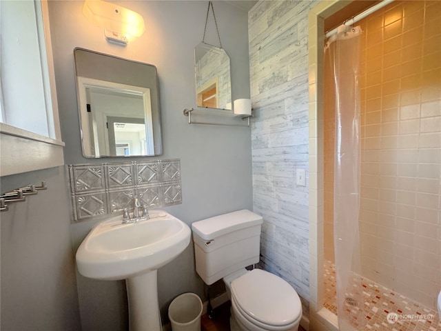 bathroom with toilet and a shower with curtain