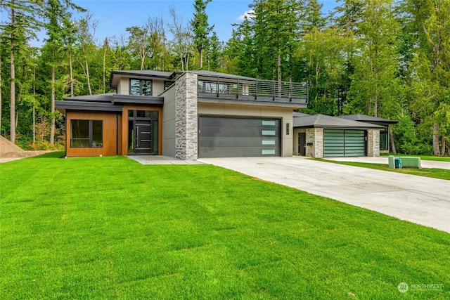 view of front of home featuring a garage and a front lawn