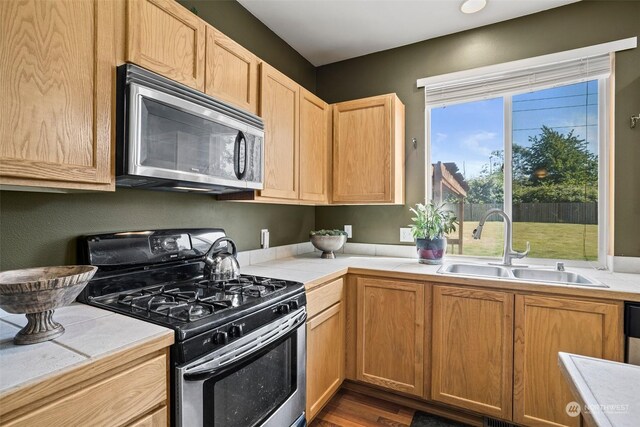 1735 SW 346th Pl, Federal Way, WA 98023 - kitchen with stainless steel appliances, sink, and hardwood / wood-style floors