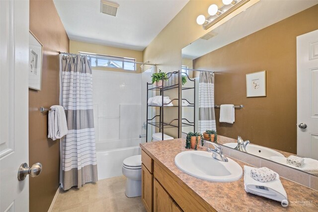 1735 SW 346th Pl, Federal Way, WA 98023 - full bathroom featuring vanity, toilet, and shower / bath combo