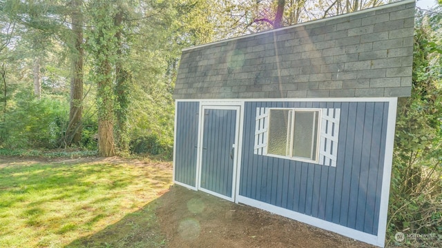 view of outdoor structure featuring a yard