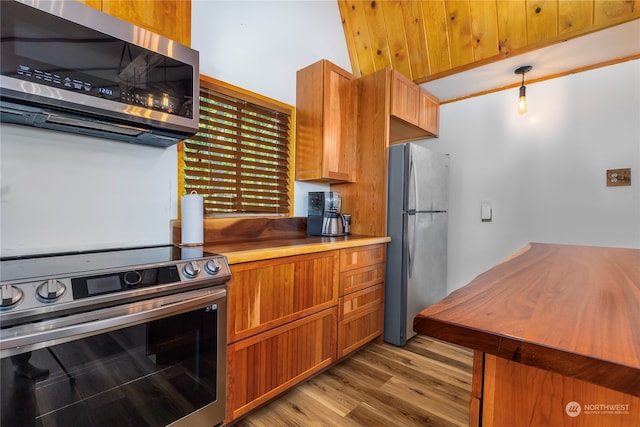 252 Snyder Rd, Packwood, WA 98361 - kitchen with light hardwood / wood-style flooring, vaulted ceiling, and stainless steel appliances
