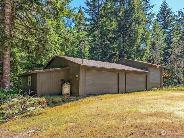 252 Snyder Rd, Packwood, WA 98361 - garage with a yard