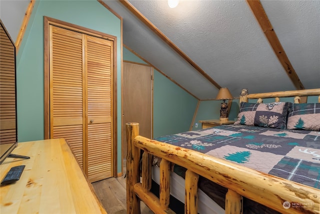 252 Snyder Rd, Packwood, WA 98361 - bedroom featuring hardwood / wood-style flooring, vaulted ceiling, and a closet