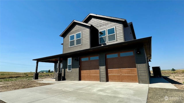 view of front facade featuring a garage