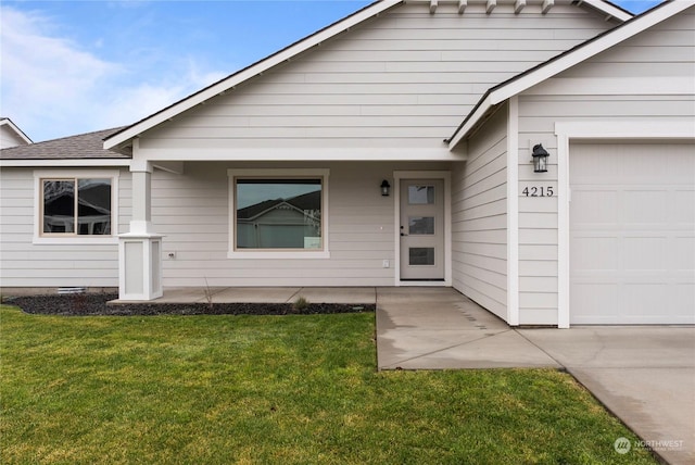 view of front of home featuring a garage and a front lawn