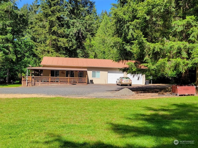 view of front of home with a front lawn, a porch, and a garage