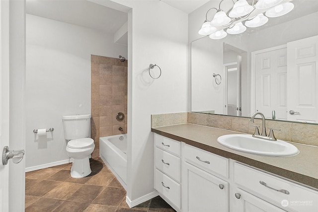 full bathroom with vanity, tiled shower / bath combo, toilet, and an inviting chandelier