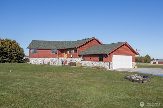 view of front facade with a garage and a front yard