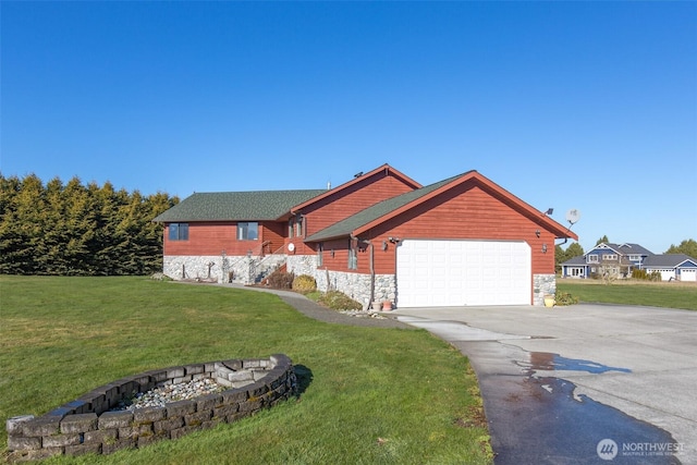 view of front facade with a garage and a front yard