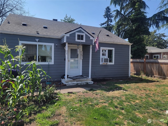 view of front facade with a front lawn