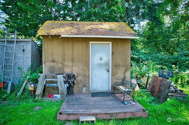 view of outbuilding