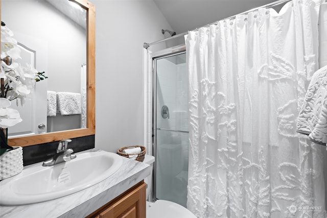 bathroom with a shower with curtain, vanity, vaulted ceiling, and toilet