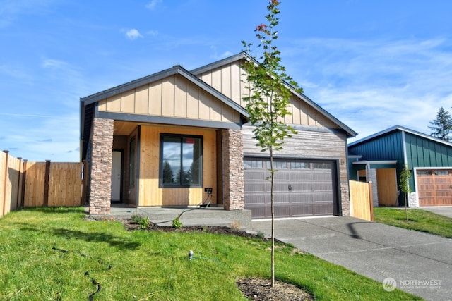 view of front of property featuring a garage and a front yard