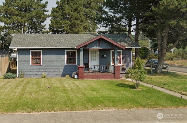 view of front of property featuring crawl space, a shingled roof, a front lawn, and fence