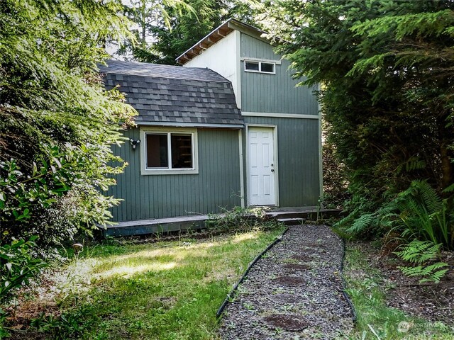 view of outbuilding