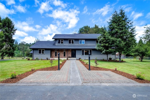 view of front of house featuring a front lawn