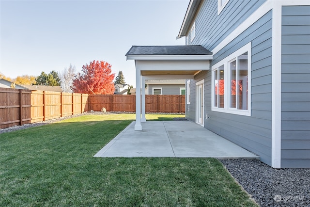 view of yard featuring a patio