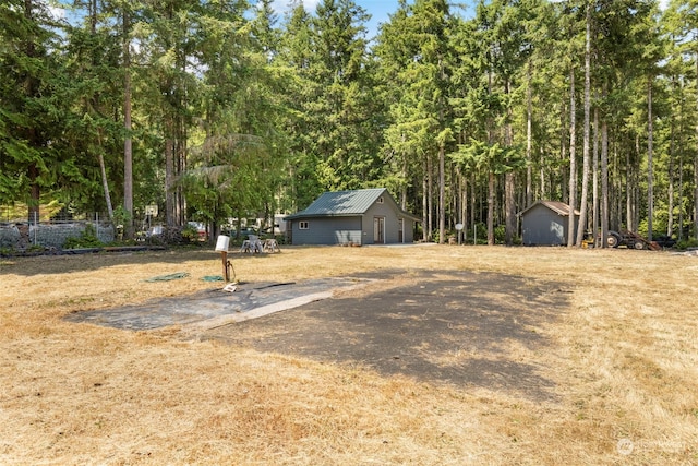 view of yard featuring a storage unit