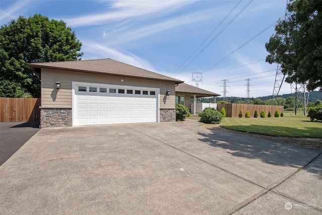 view of front of home featuring a garage and a front yard