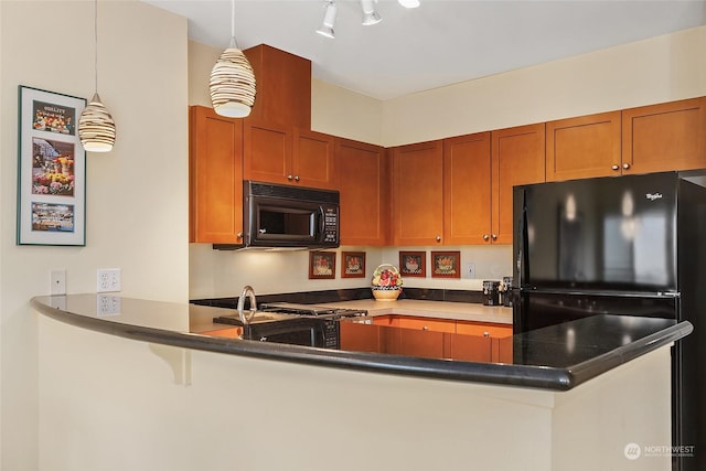 kitchen with decorative light fixtures, kitchen peninsula, and black appliances