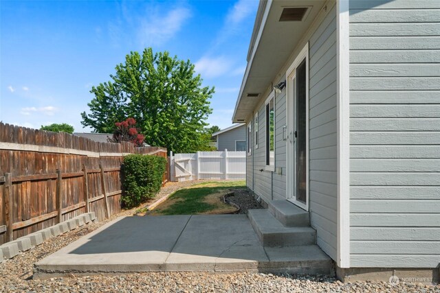 view of yard with a patio