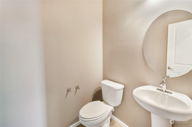 bathroom featuring toilet and sink