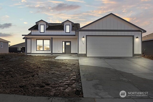 view of front of house featuring a garage