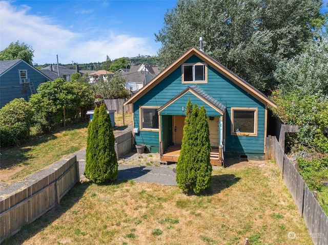 bungalow featuring a front yard