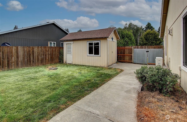 view of yard with a shed