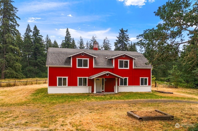 view of front of home featuring a front lawn