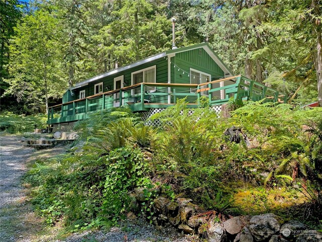 view of front of home featuring a wooden deck