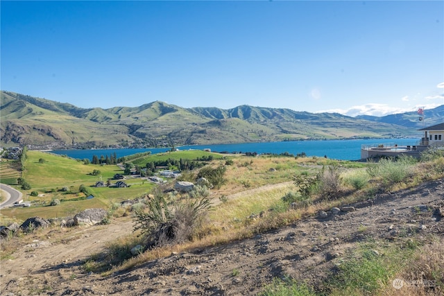 Listing photo 3 for 320 Orchard View Dr, Chelan WA 98816