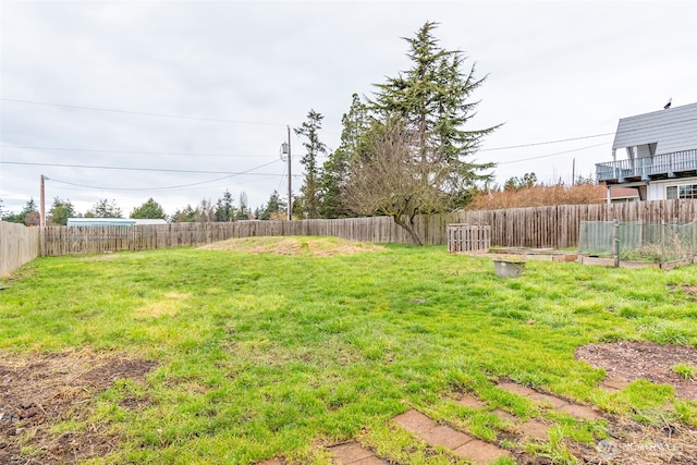 view of yard featuring a fenced backyard and a vegetable garden