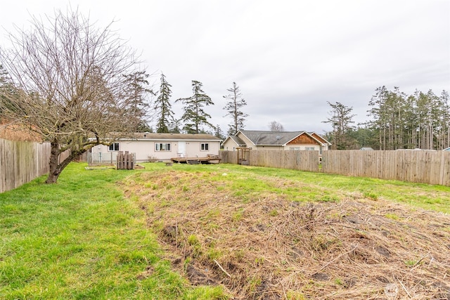 view of yard featuring a fenced backyard