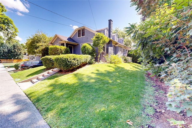 view of front of home featuring a front lawn