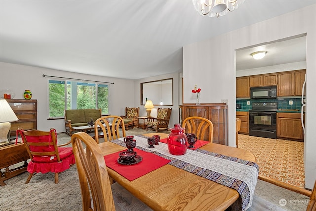 dining space with a notable chandelier