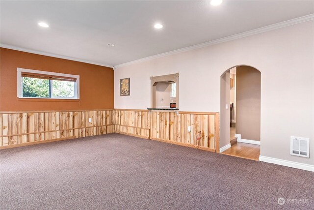 unfurnished room featuring crown molding and carpet