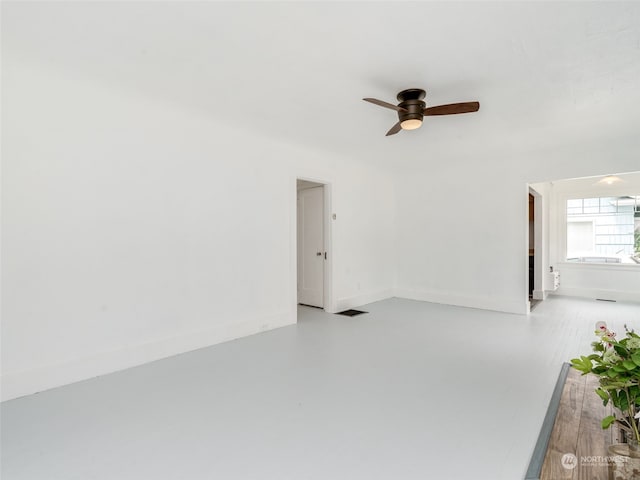 empty room with ceiling fan