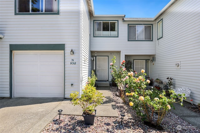 view of front facade with a garage