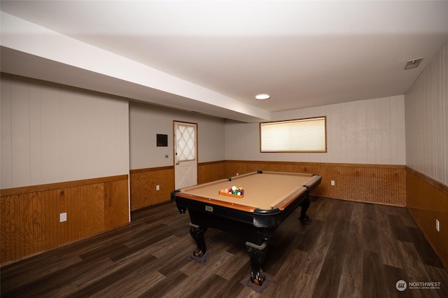 playroom with a wainscoted wall, wood finished floors, and billiards