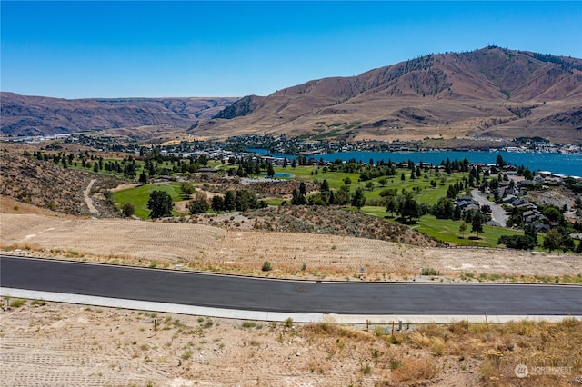 Listing photo 2 for 922 Long Dr, Chelan WA 98816