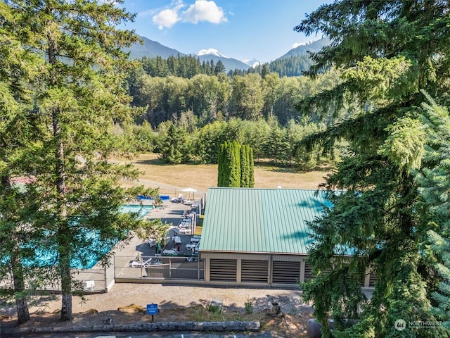 bird's eye view featuring a mountain view and a wooded view