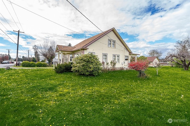 view of side of property featuring a yard