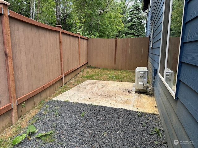 view of yard with a patio area