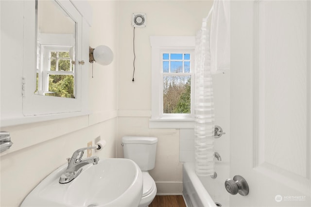 full bathroom featuring shower / tub combo with curtain, wood-type flooring, toilet, and sink