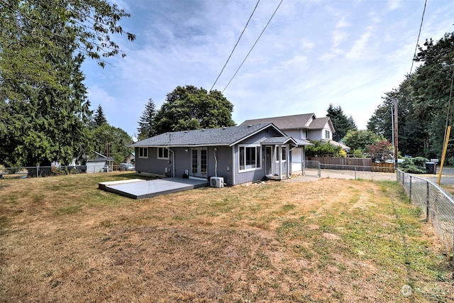 back of house featuring a yard