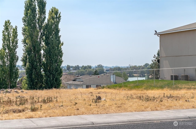 Listing photo 3 for 921 W Windrose Dr, Moses Lake WA 98837