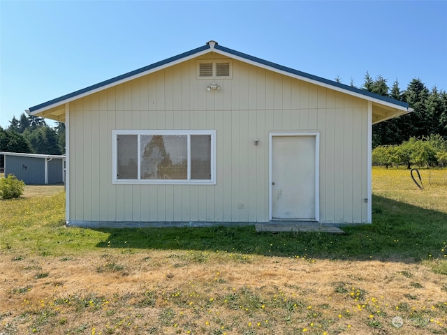 exterior space featuring a lawn