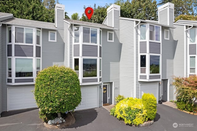 townhome / multi-family property featuring a garage